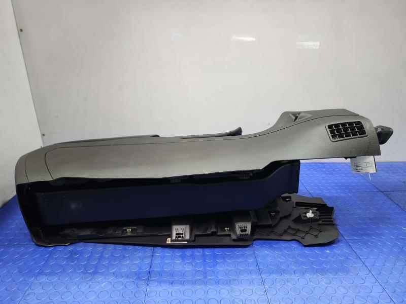2011 Ford Edge Front Console