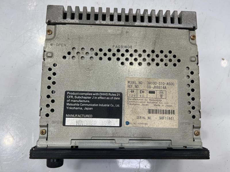 1999 - 2001 Honda CR-V Radio Receiver AM FM CD 1XM1 OEM 39100S10A50