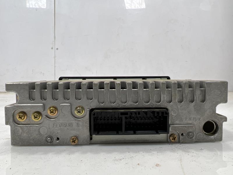 1999 - 2001 Honda CR-V Radio Receiver AM FM CD 1XM1 OEM 39100S10A50