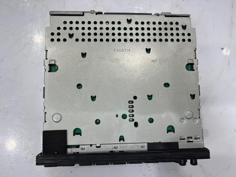 1999 - 2001 Honda CR-V Radio Receiver AM FM CD 1XM1 OEM 39100S10A50