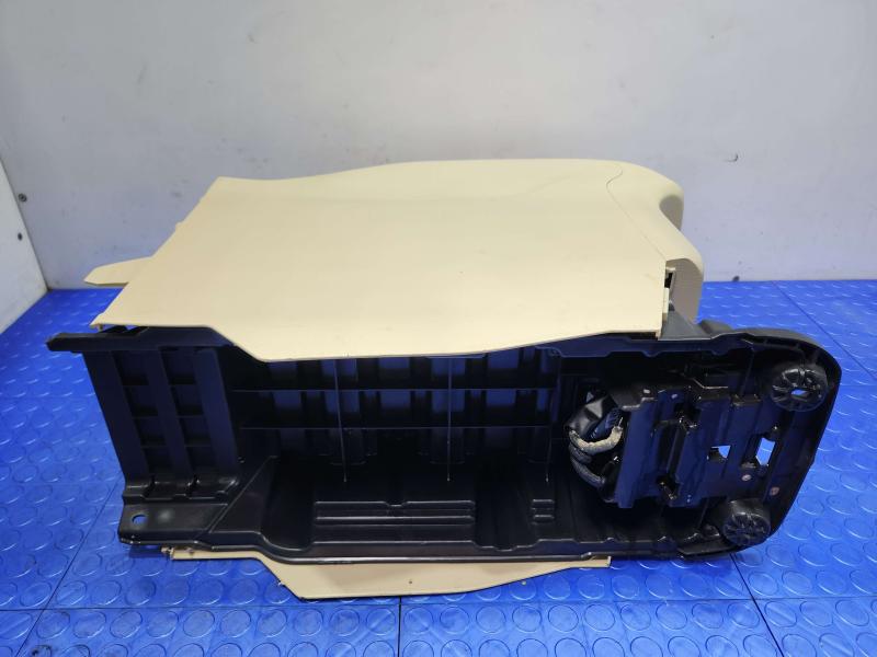 2018 Toyota Highlander Front Console