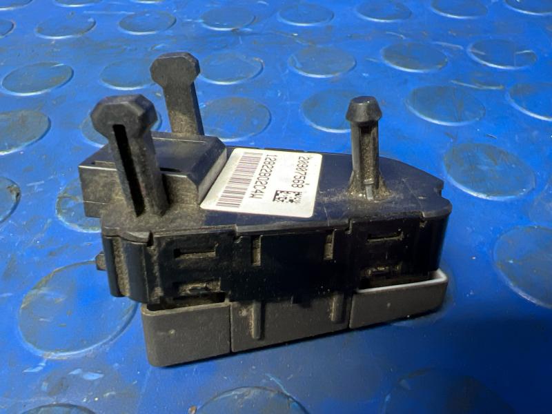 2010-2013 Buick Lacrosse Steering Wheel Cruise Control Switch OEM 20907568