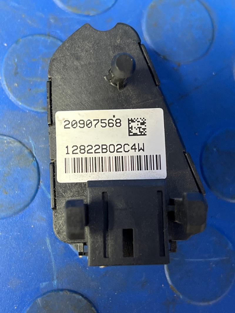 2010-2013 Buick Lacrosse Steering Wheel Cruise Control Switch OEM 20907568