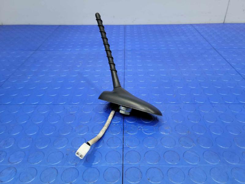 2010-2012 Toyota Prius 1.8L Radio Antenna Assembly w/o Bluetooth OEM 86309-47020