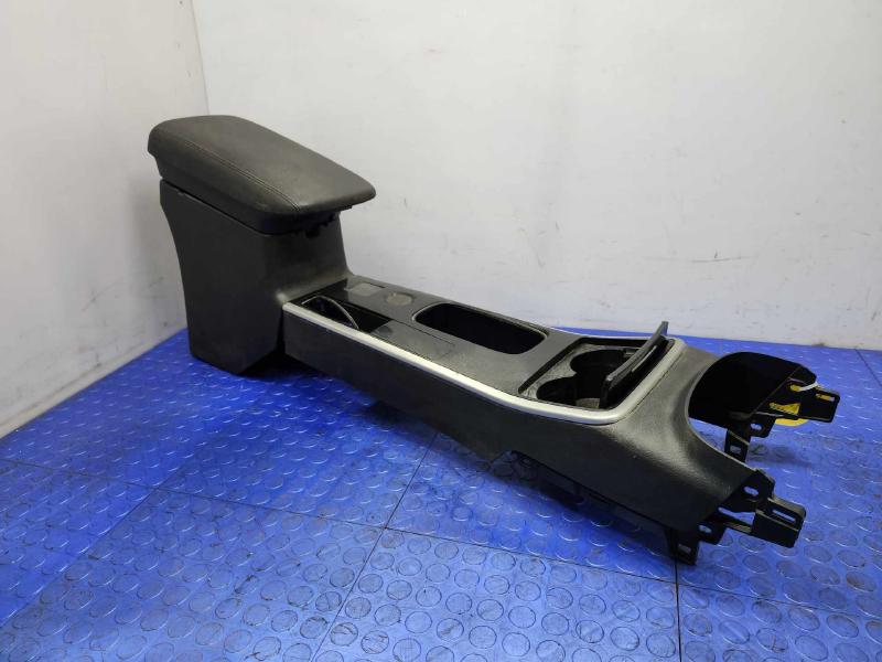2017 Mitsubishi Outlander Front Console