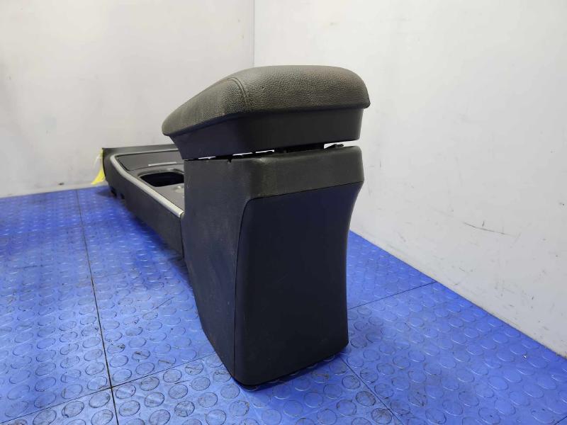 2017 Mitsubishi Outlander Front Console