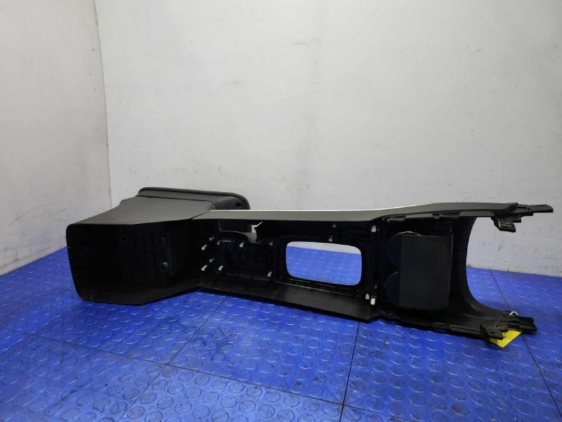 2017 Mitsubishi Outlander Front Console