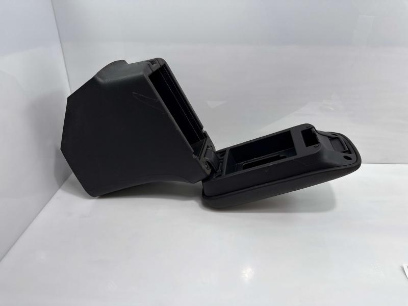 2017 Mitsubishi Outlander Front Console