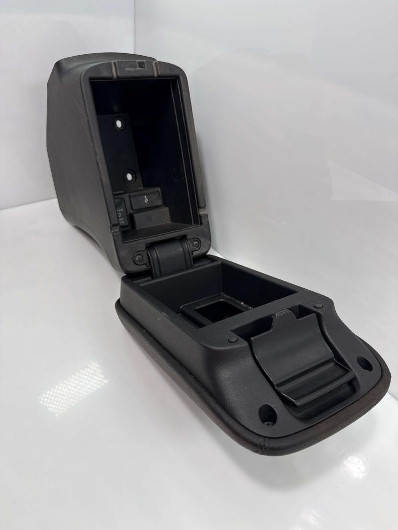 2017 Mitsubishi Outlander Front Console