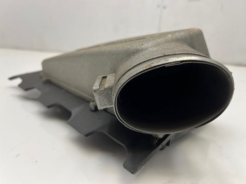 2007 - 2011 Mercedes E63 AMG W212 Air Cleaner Box RH Passenger Side OEM 1560920403 1560940606