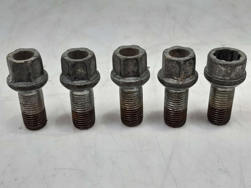 2008 Volkswagen Golf GTI Lug Nuts