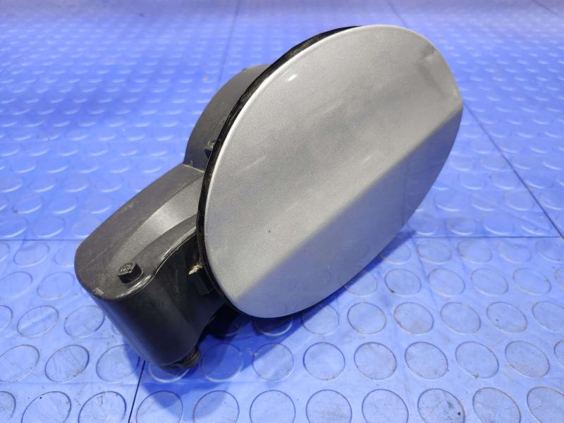 2017 Chrysler 200 Fuel Tank Door