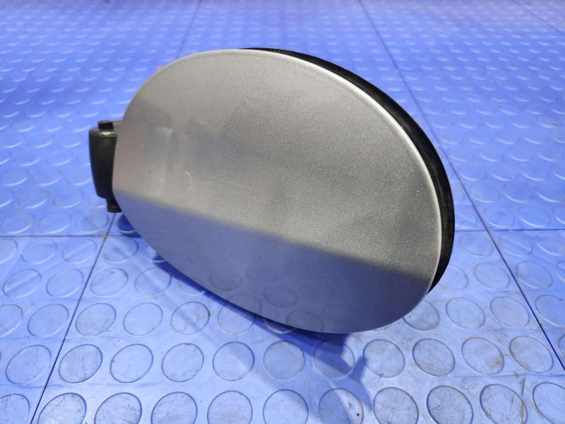 2017 Chrysler 200 Fuel Tank Door