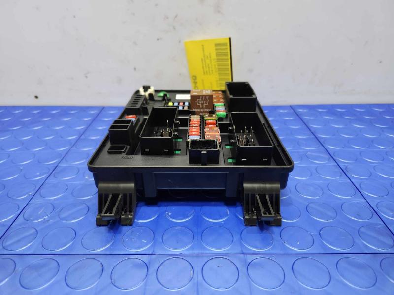 2014-2019 Cadillac CTS Body Wiring Harness Junction Block Genuine OEM 23134073