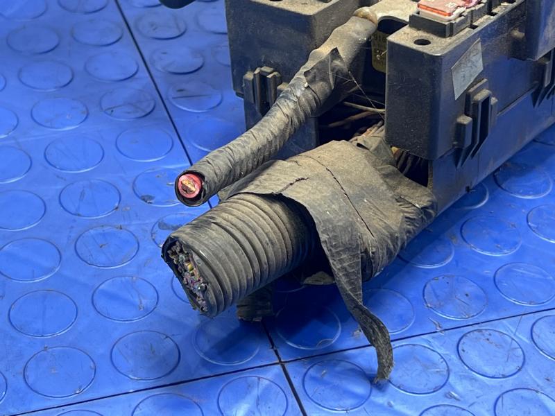 2009-2014 Ford Expedition Engine Fuse Box Relay Junction Block OEM 9L1Z14A068A