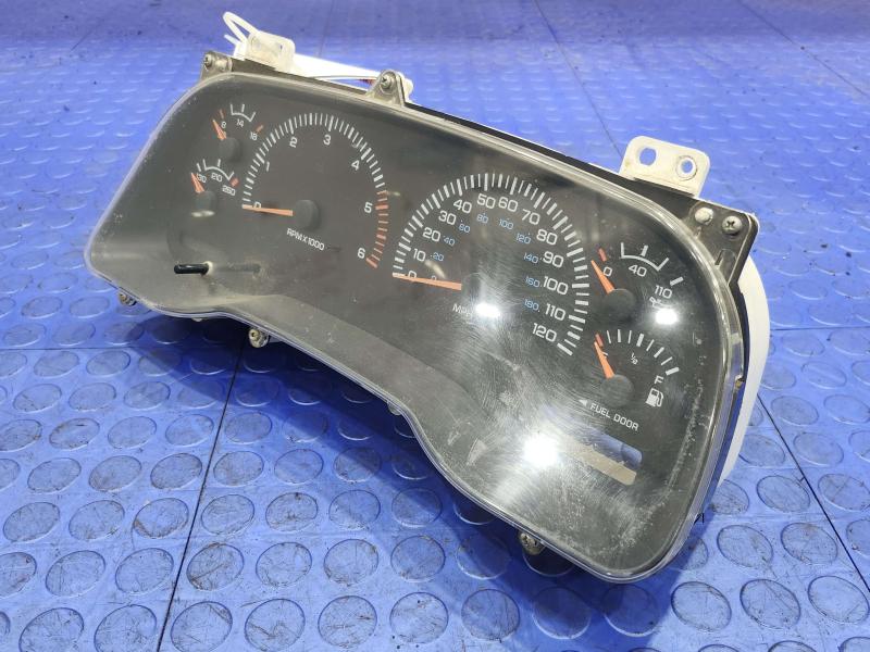 1997 Dodge Dakota Instrument Cluster Speedometer with Tachometer OEM 56009103
