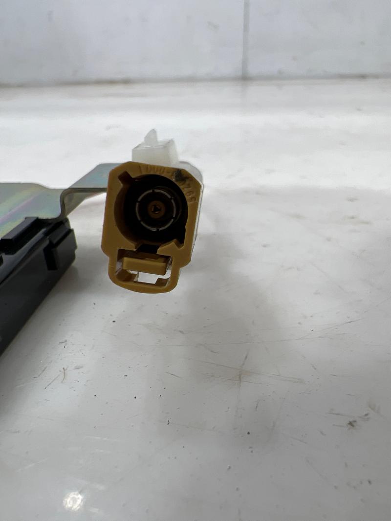 2007 - 2010 Jaguar XK Satellite Navigation Antenna OEM 6W8319C024AB