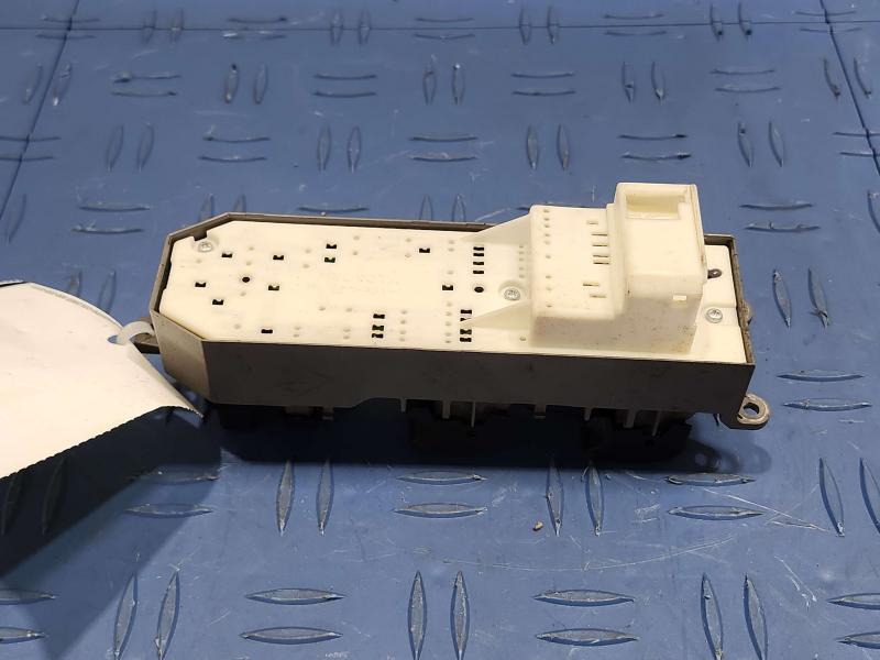 2013 Toyota Camry Door Switch Front