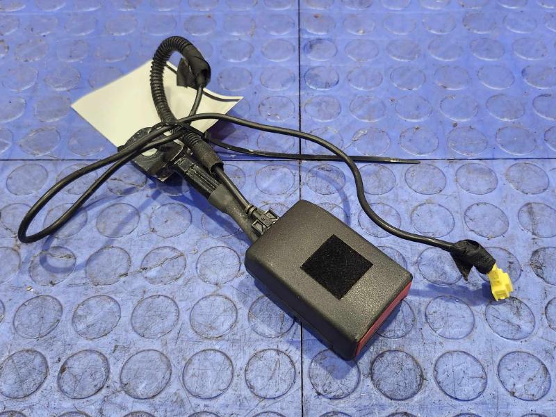 2012 Mercedes ML-Class Front Seat Belt