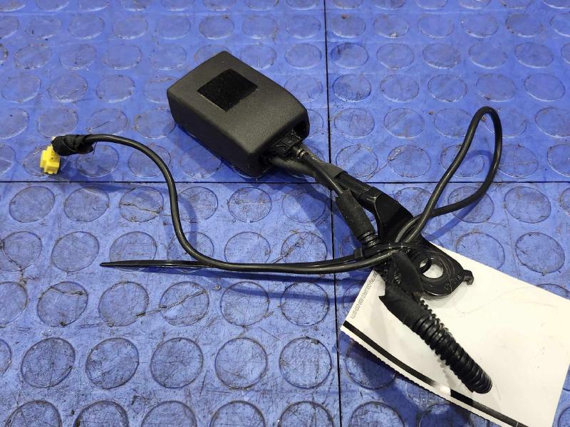2012 Mercedes ML-Class Front Seat Belt