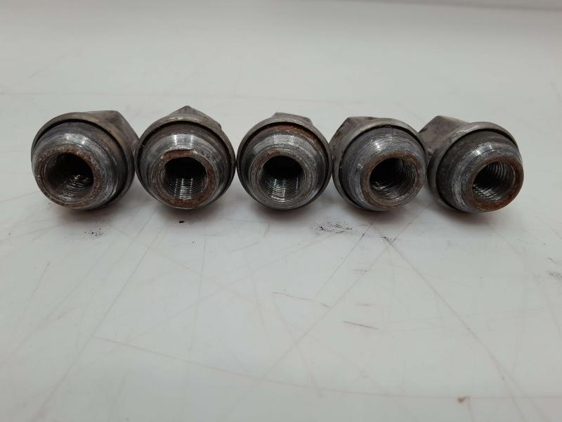 2011 Jeep Grand Cherokee Lug Nuts