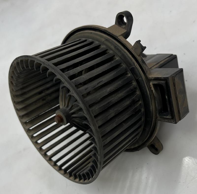 2013 Chrysler Town & Country Blower Motor