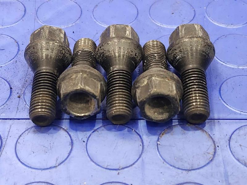 2006 BMW Z4 Lug Nuts