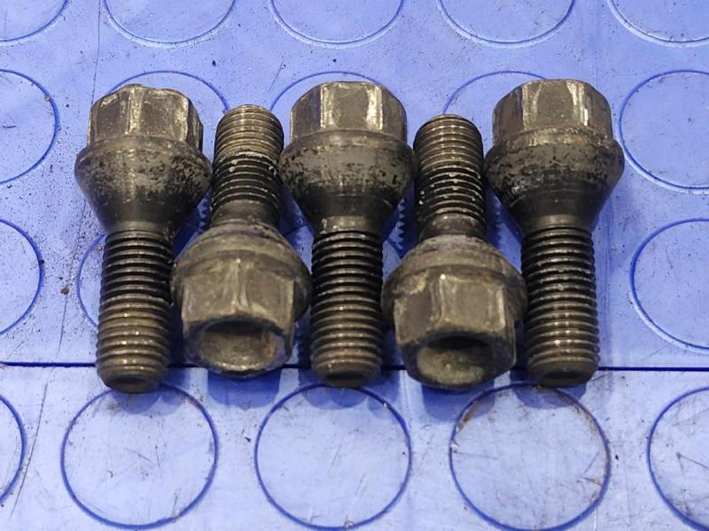 2006 BMW Z4 Lug Nuts