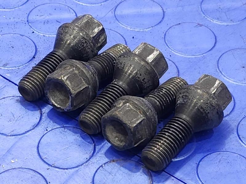 2006 BMW Z4 Lug Nuts