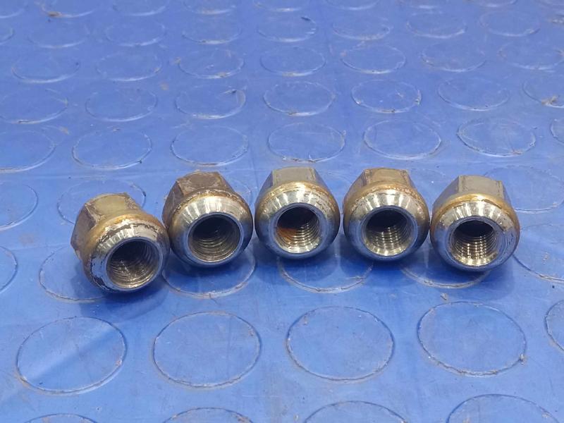 2001 Honda CR-V Lug Nuts