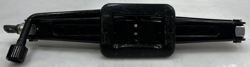 2011 - 2015 Kia Sorento Spare Tire Tools Jack Kit / Lug Wrench OEM 91102P000