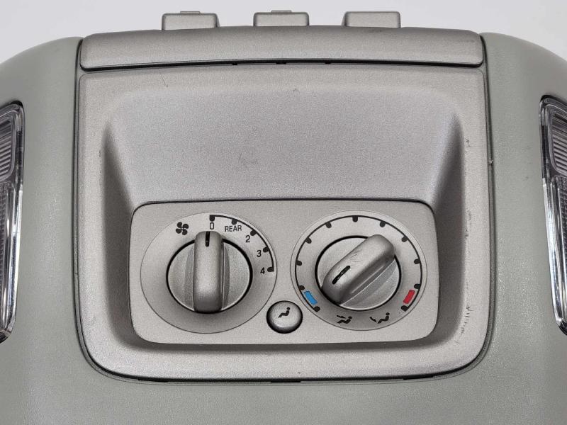 2004 Lincoln Navigator Front Console