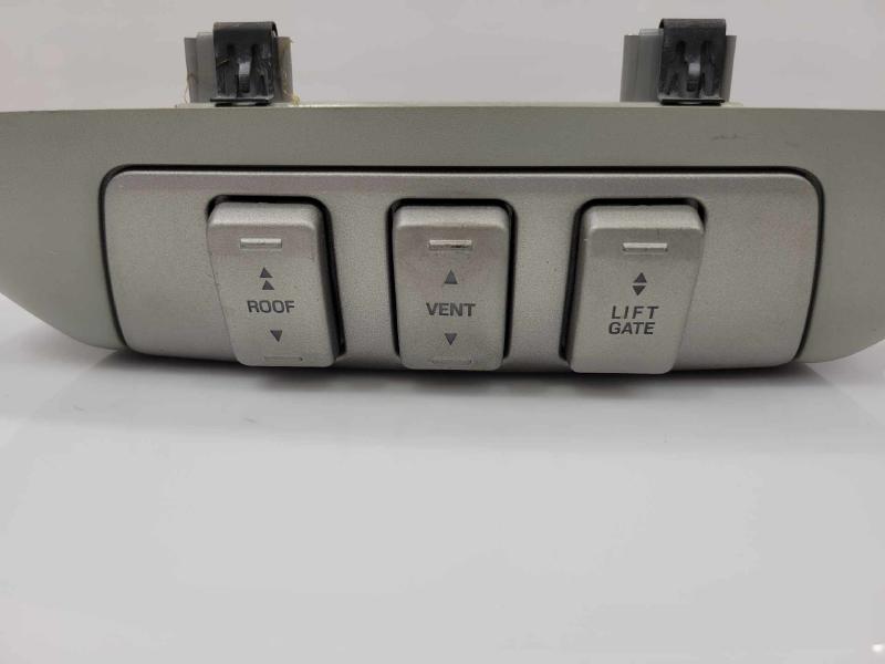 2004 Lincoln Navigator Front Console
