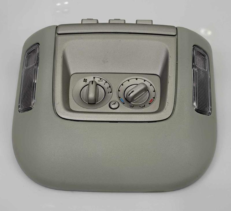 2004 Lincoln Navigator Front Console
