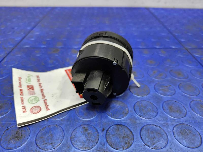 2013 Volkswagen Jetta Headlight Switch (Dash Mtd)