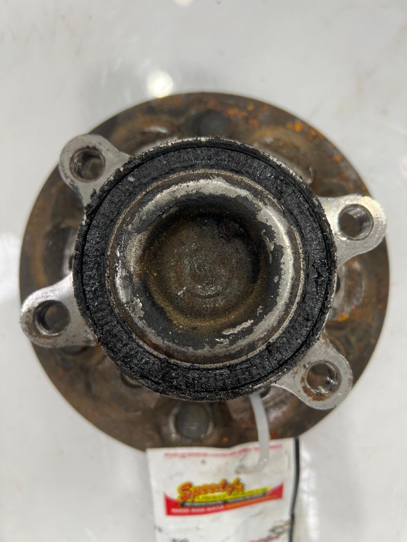2004 Chevrolet Colorado Hub