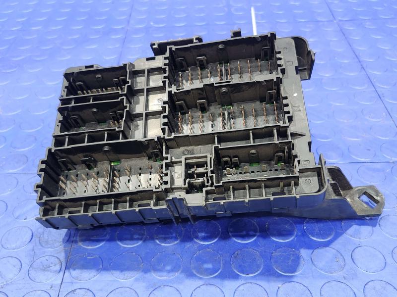 2015 GMC Yukon XL Cabin Fuse Box
