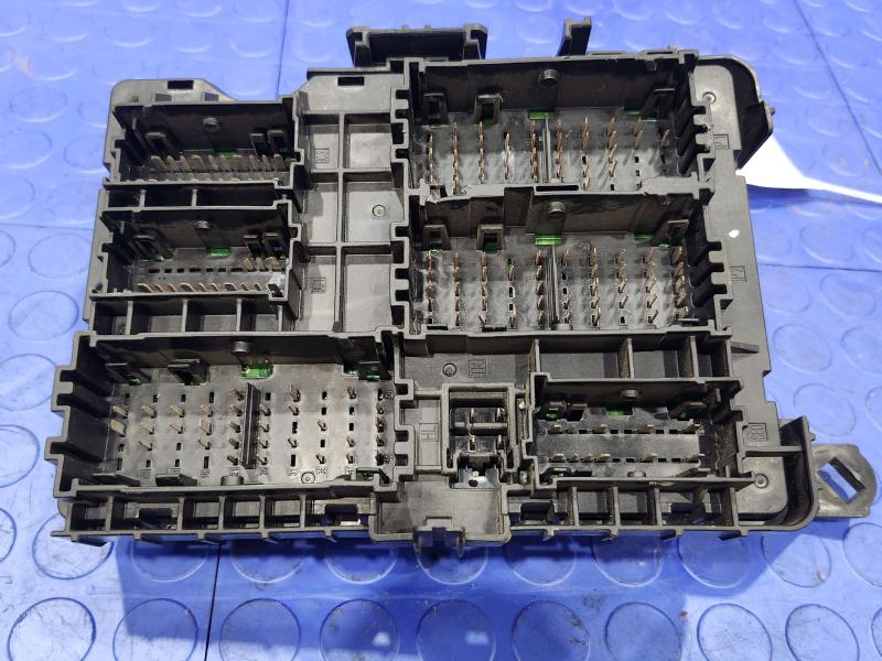 2015 GMC Yukon XL Cabin Fuse Box