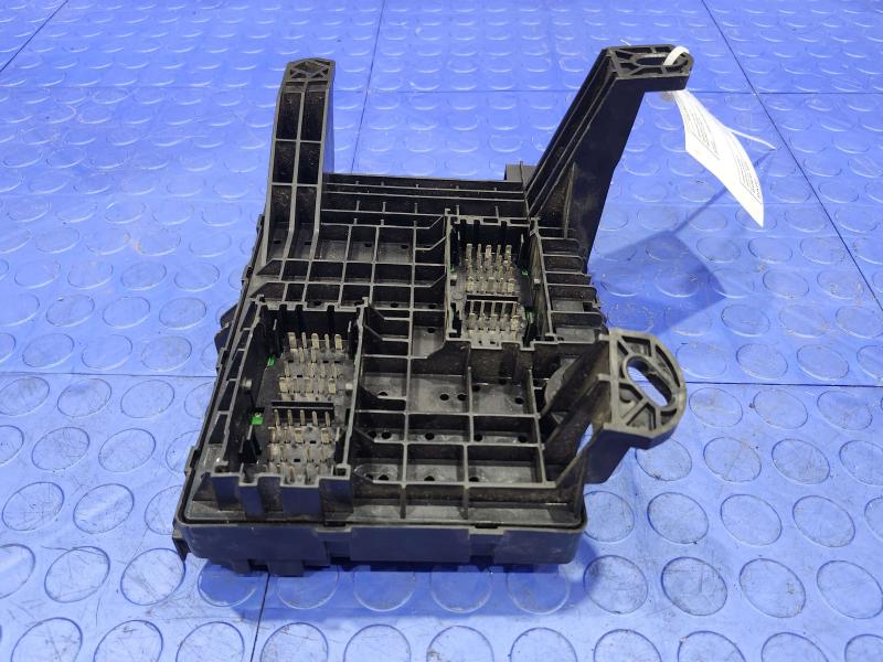 2015 GMC Yukon XL Cabin Fuse Box