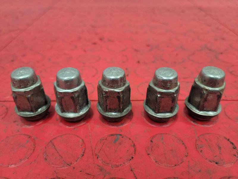 2007 Chevrolet Cobalt Lug Nuts