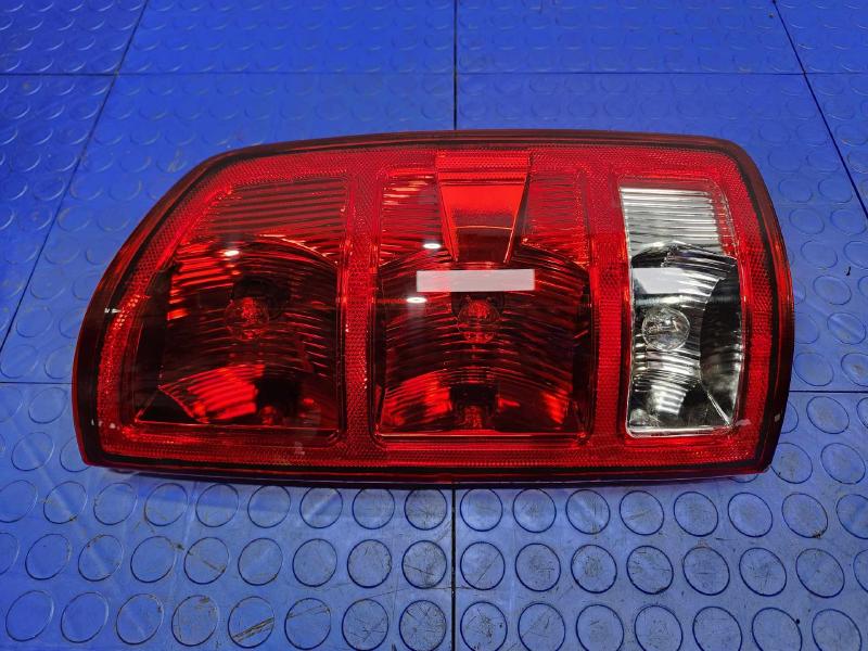 2005 Dodge Ram 1500 Tail Light Assembly