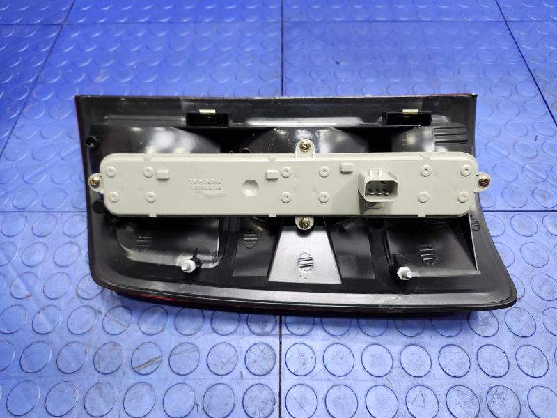 2005 Dodge Ram 1500 Tail Light Assembly