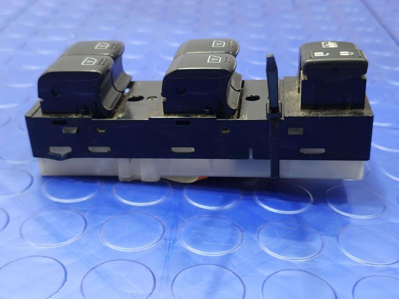 2011 Infiniti QX56 Door Switch Front