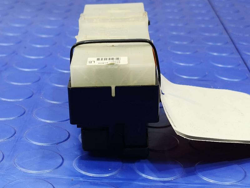 2011 Infiniti QX56 Door Switch Front