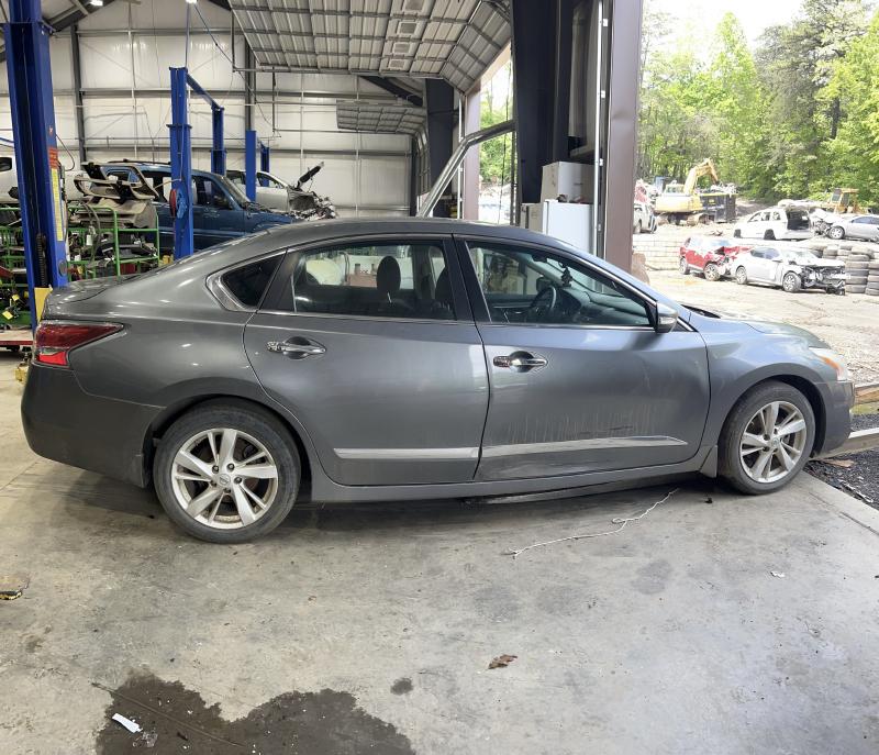 2015 Nissan Altima Front Door Regulator