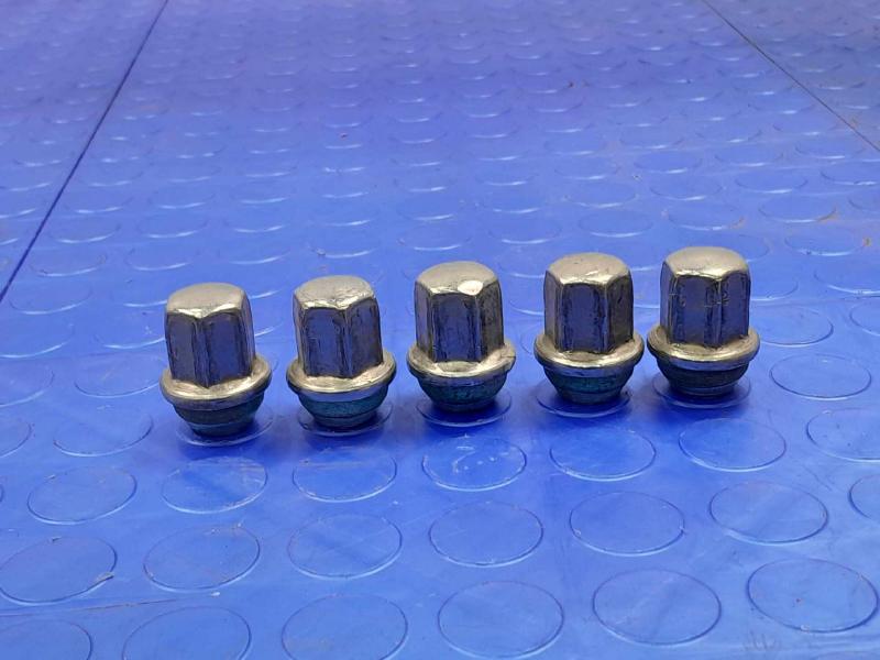 2018 Chevrolet Cruze Lug Nuts