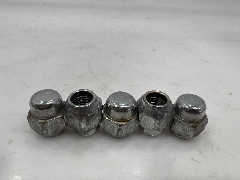 2014 Nissan Sentra Lug Nuts