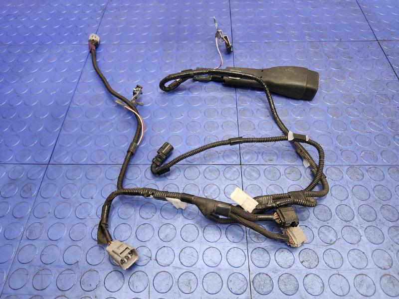 2013 Lexus GS 350 Front Seat Belt
