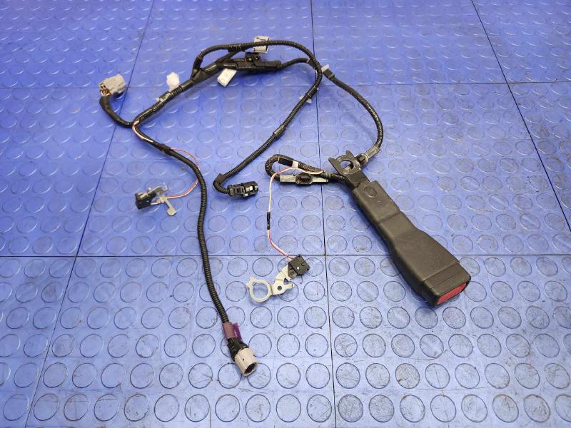 2013 Lexus GS 350 Front Seat Belt