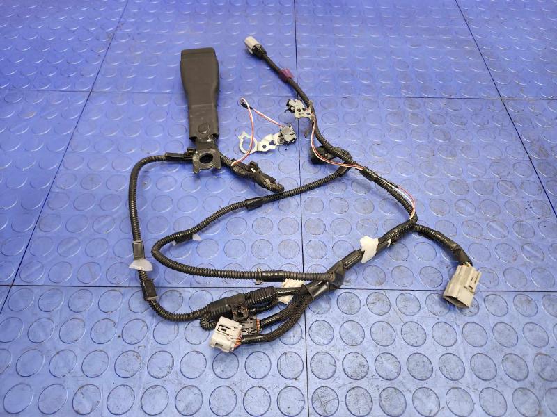 2013 Lexus GS 350 Front Seat Belt